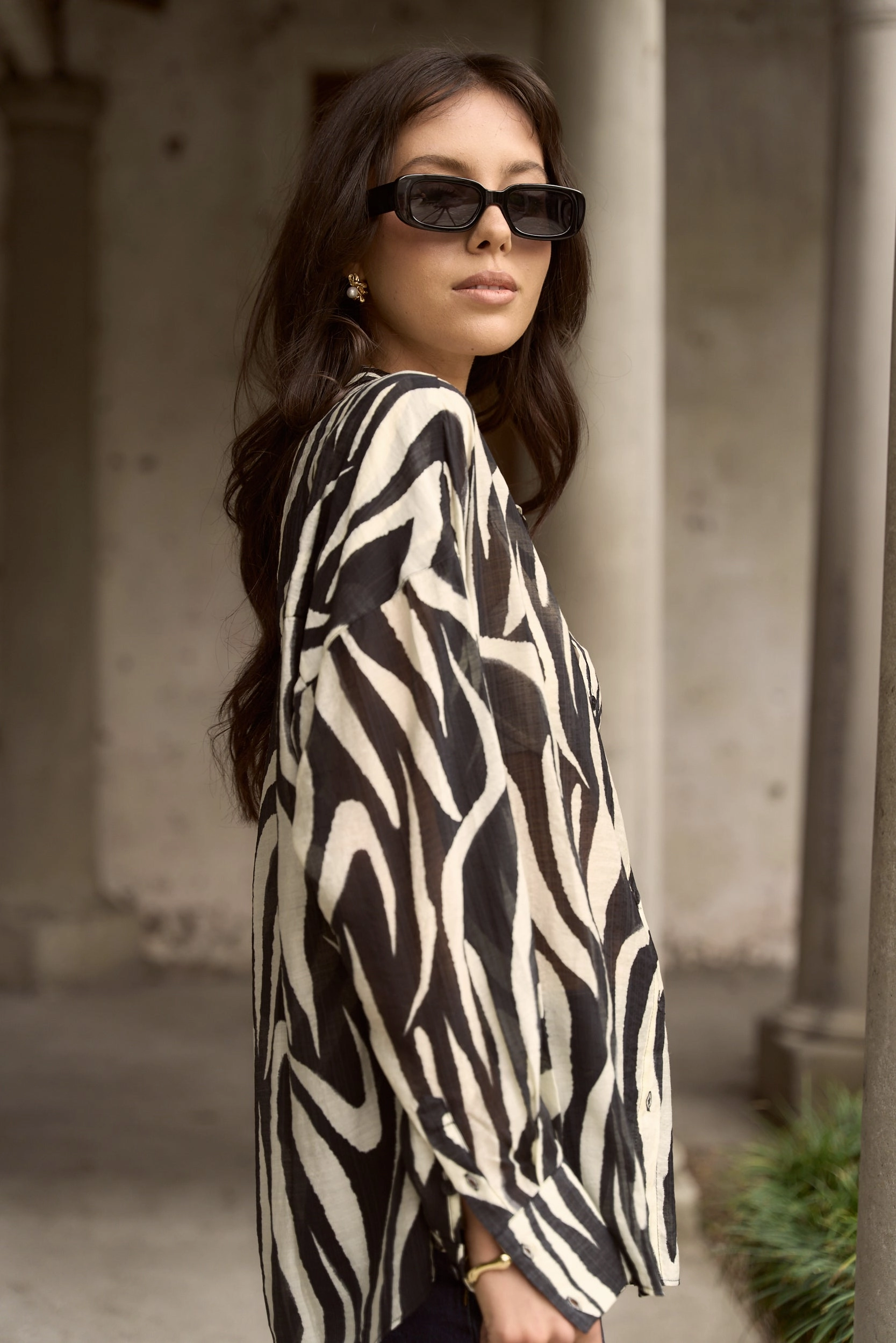 Architect Black Tiger Print Long Sleeve Blouse FoamReinforcedCollar FourWay Stretch