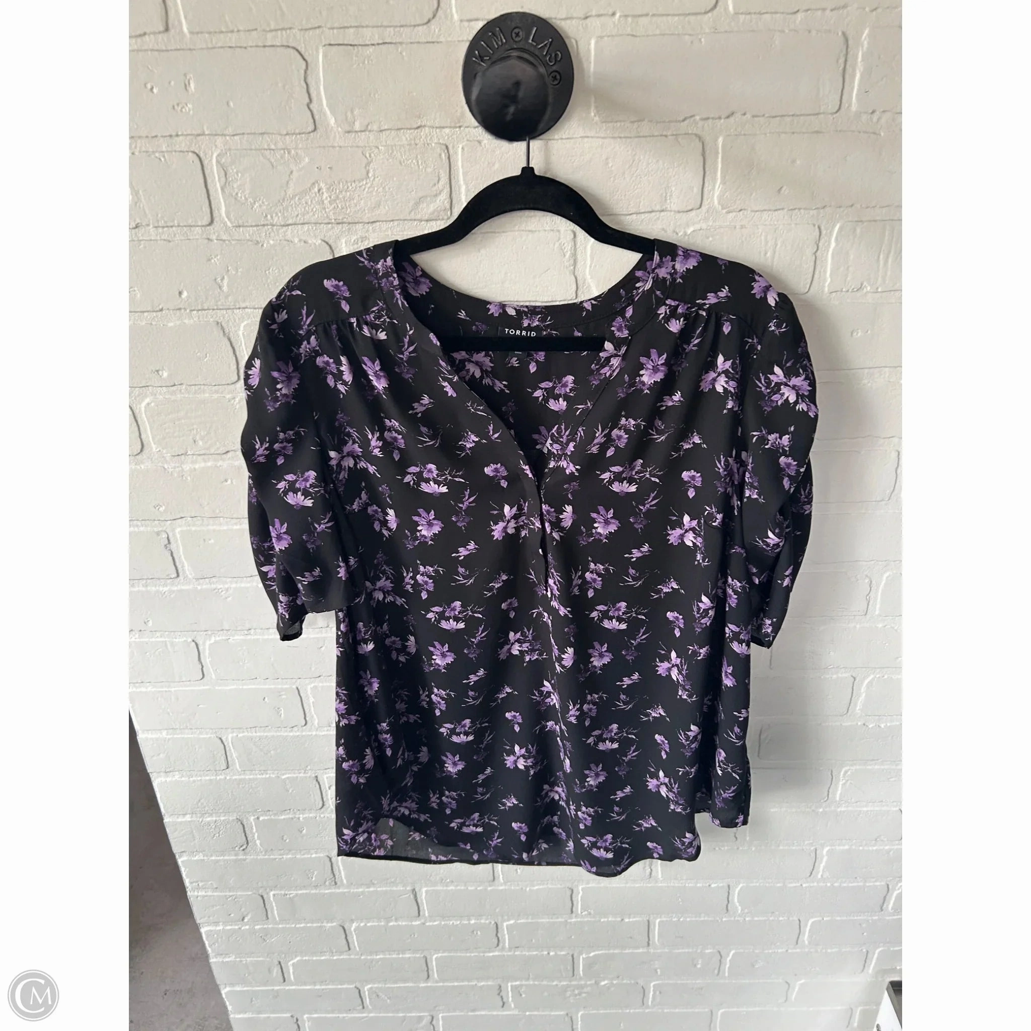 Top Short Sleeve By Torrid In Black & Purple, Size: 1x No Shrink Fabric Unisex Core