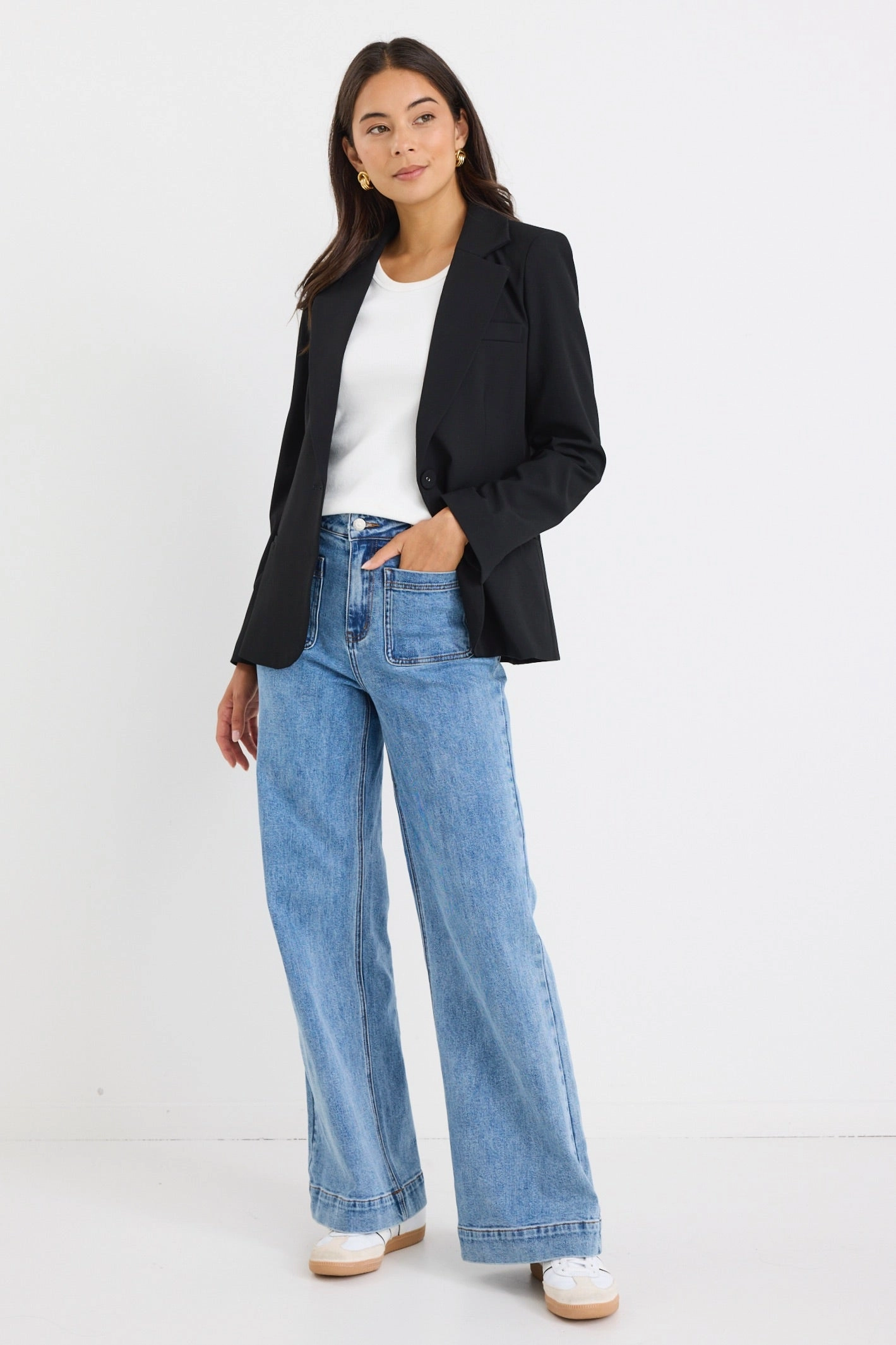 Suave Black Fitted Short Blazer crew neck