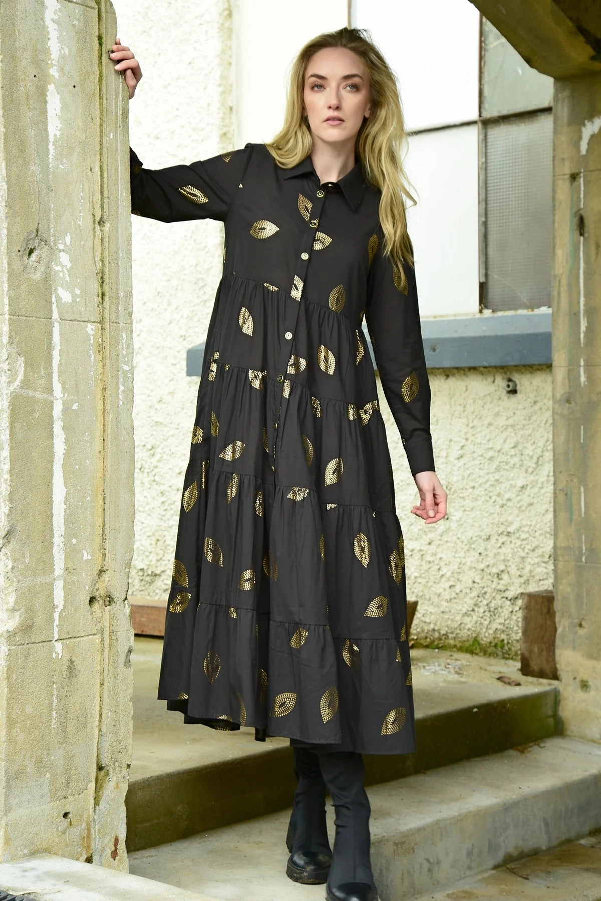Sun & The Swoon Black Gold Detail Maxi Dress Elegant knee-length dress