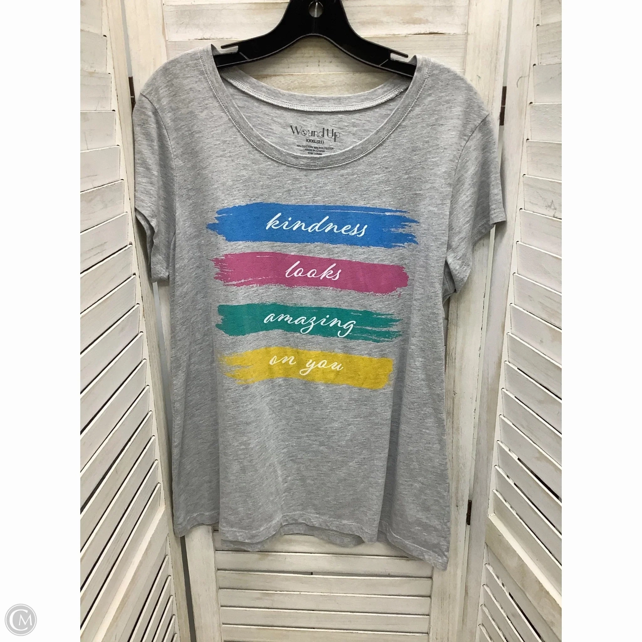 Top Short Sleeve Basic By Clothes Mentor In Grey, Size: 3x Vibrant Prints