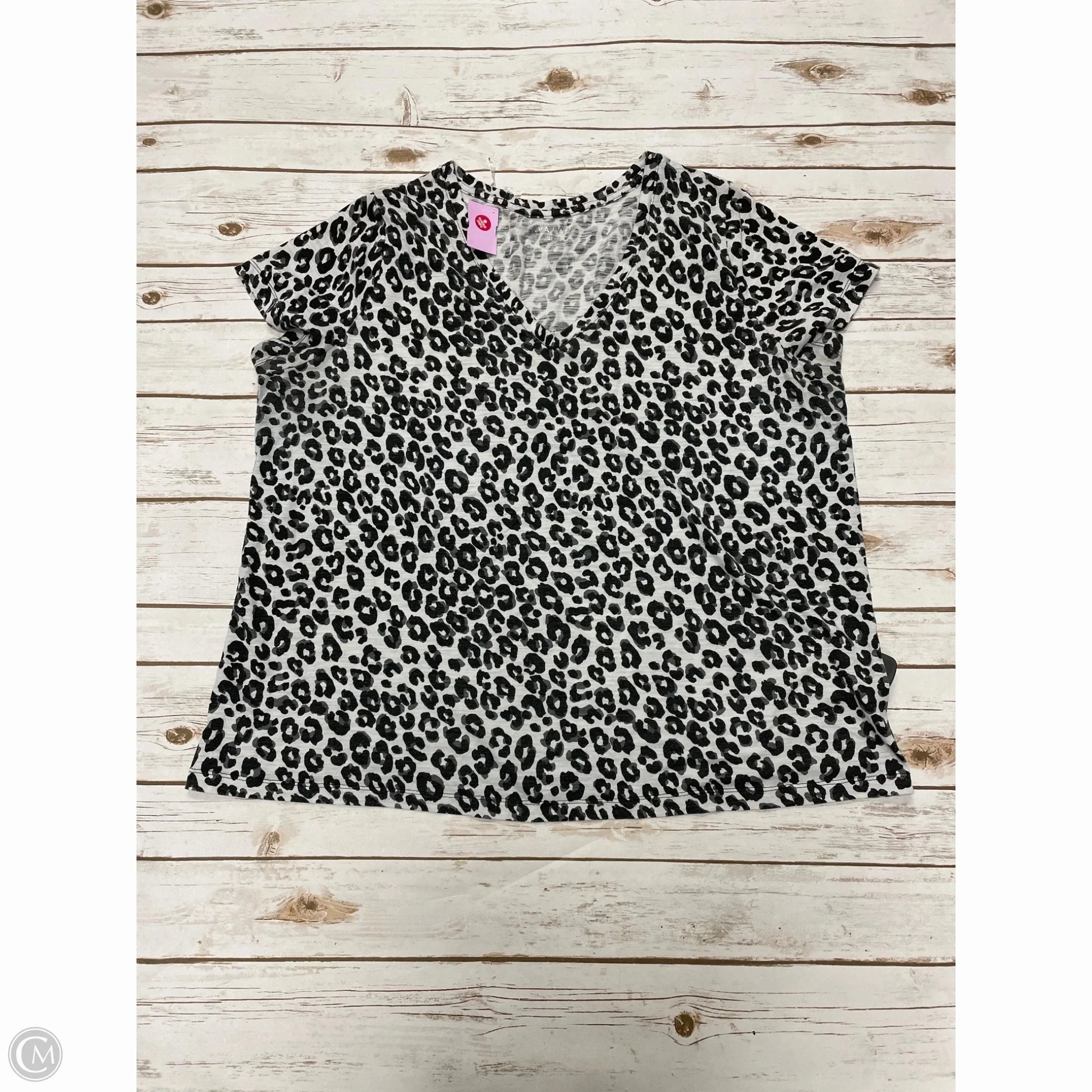 Raw Hem Finish Camping practicality Top Short Sleeve By Ava & Viv In Animal Print, Size: 2x