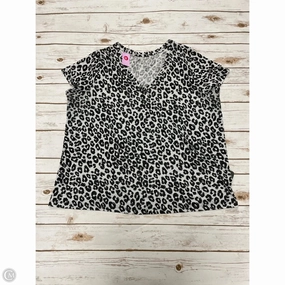 Raw Hem Finish Camping practicality Top Short Sleeve By Ava & Viv In Animal Print, Size: 2x