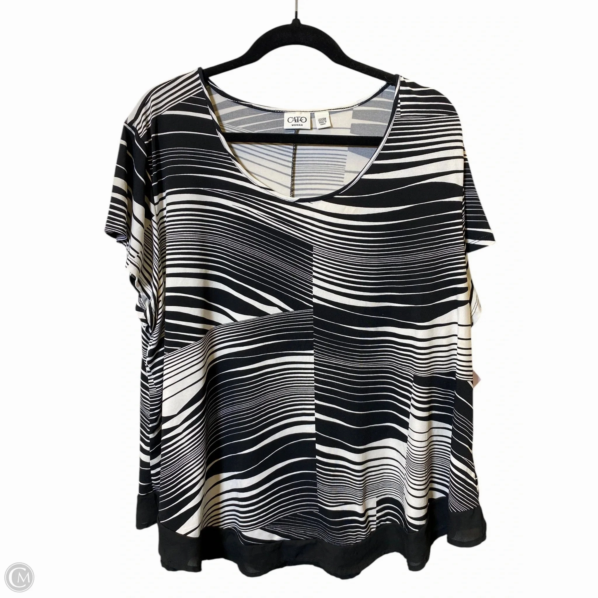 Easy Care Material Trendy Top Top Short Sleeve By Cato In Black & Cream, Size: 2x