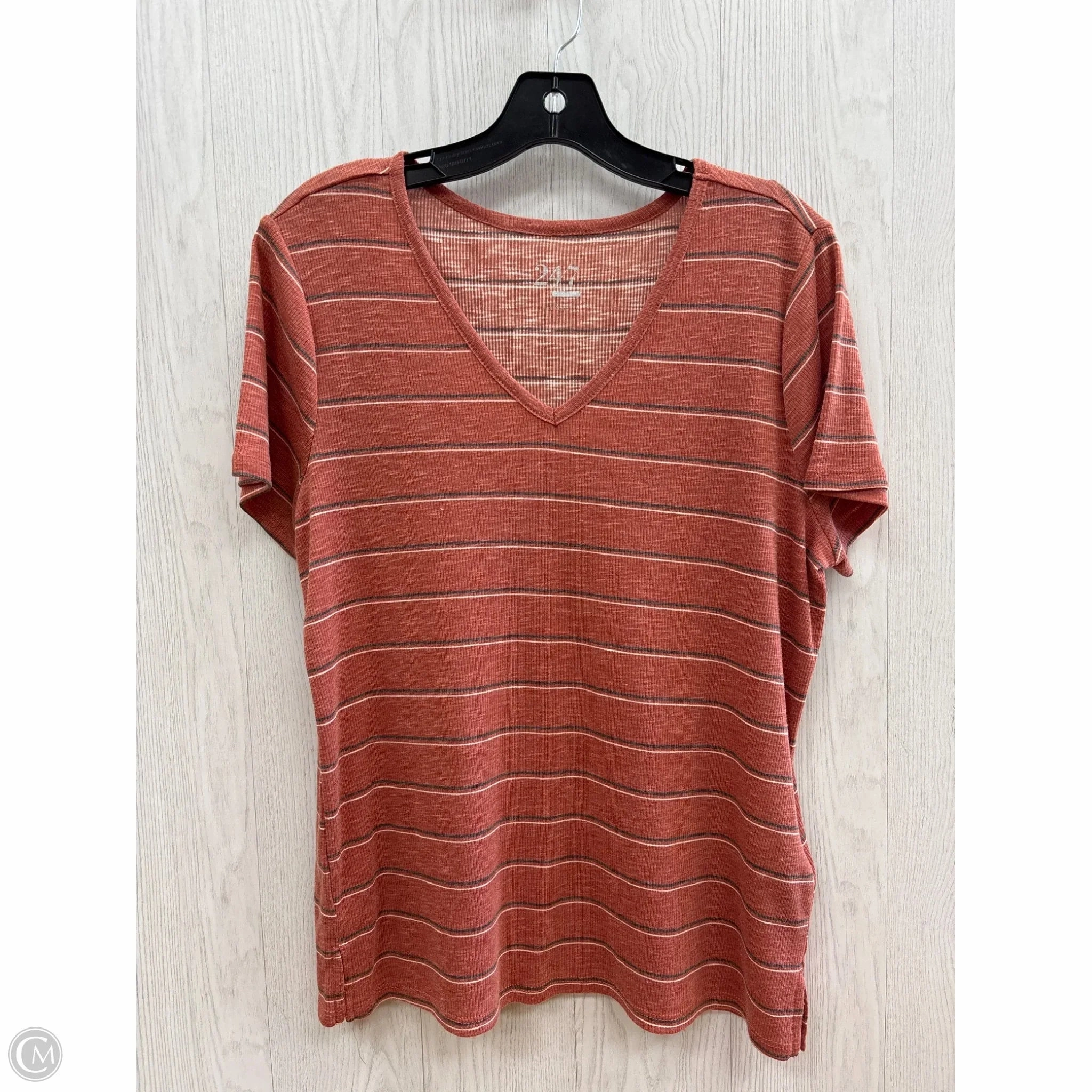 Top Short Sleeve By Maurices In Striped Pattern, Size: 1x Easy Wear Look