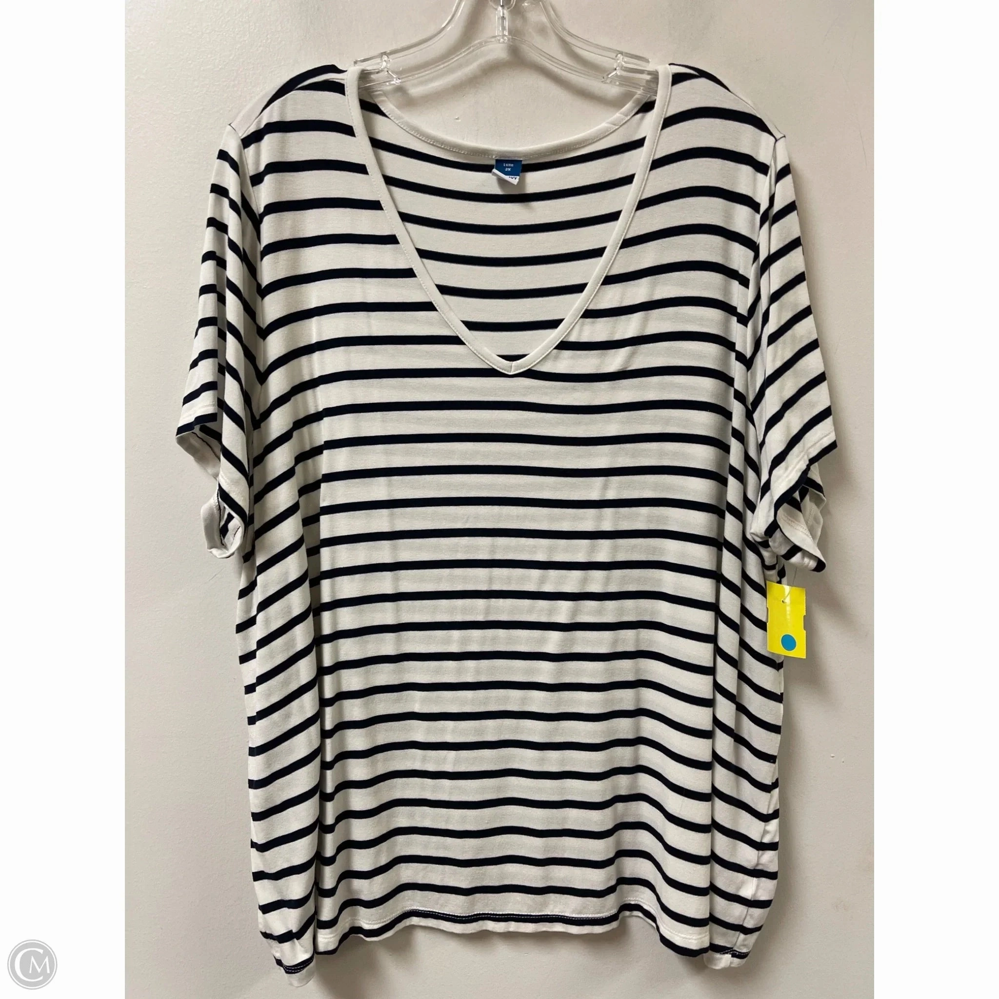 Top Short Sleeve By Old Navy In Black & White, Size: 2x Minimal Fashion Modern Style Trend
