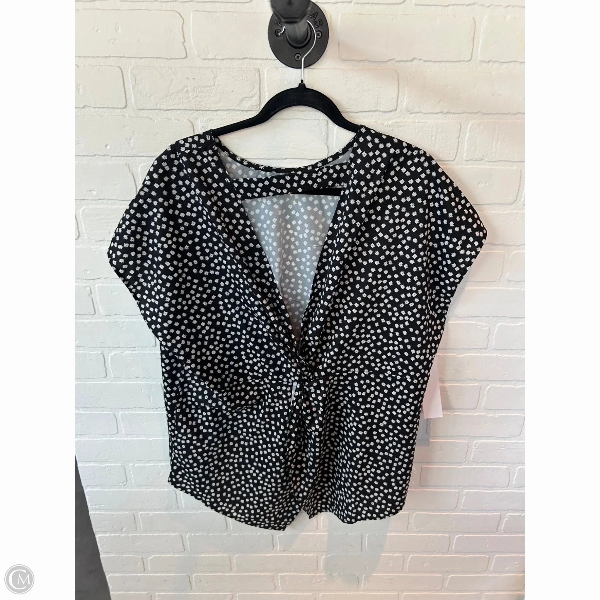 Top Short Sleeve By Shein In Black & White, Size: 3x Breezy Design