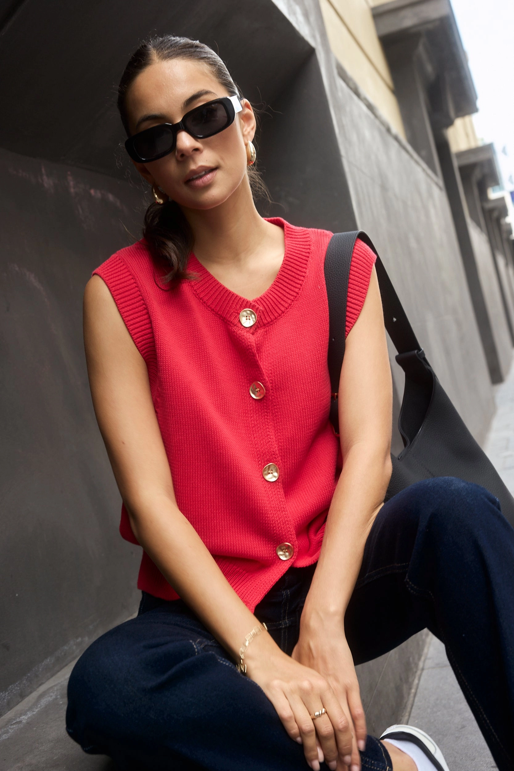 Breathable Construction Trait Cherry Soft Mid Weight Crewneck Knitted Vest Top