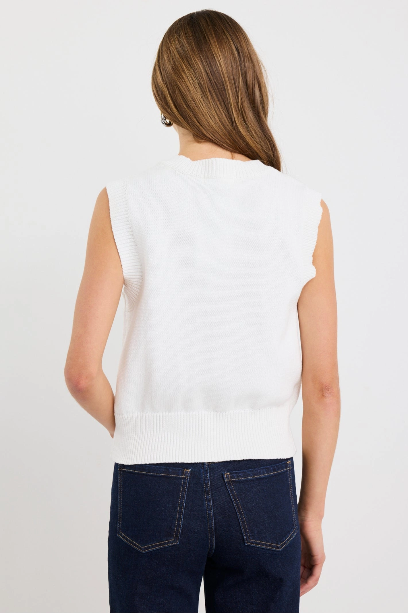 Light Fresh Eco Friendly Dye Trait Ivory Soft Mid Weight Crewneck Knitted Vest Top