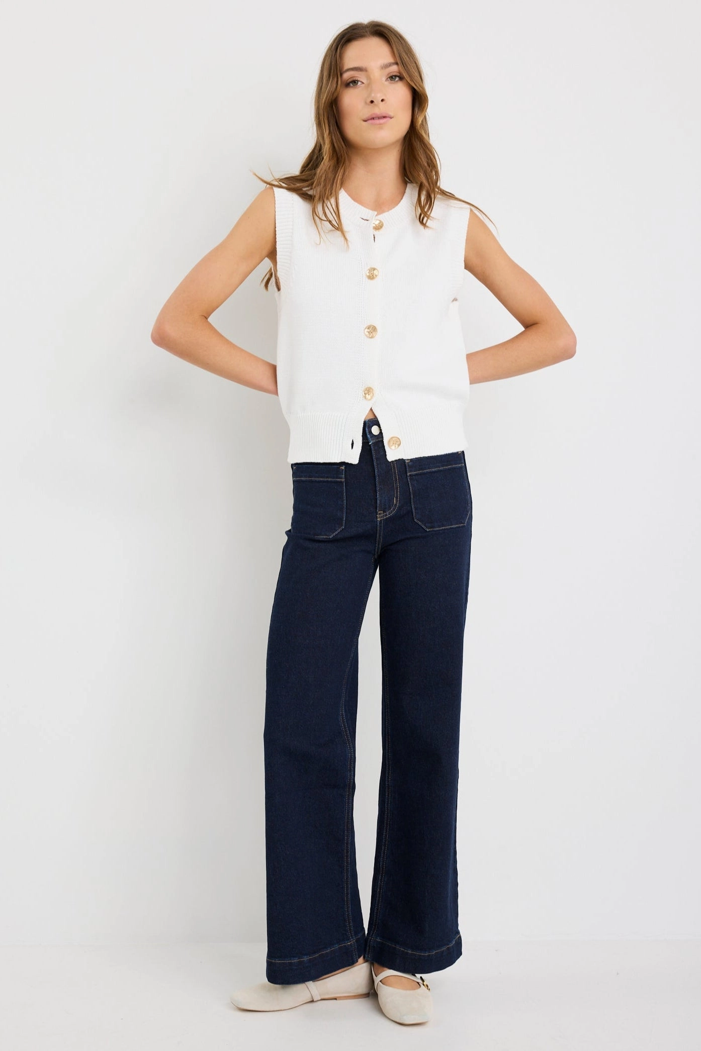 Double Layered Collar suitable for civilians Trait Ivory Soft Mid Weight Crewneck Knitted Vest Top