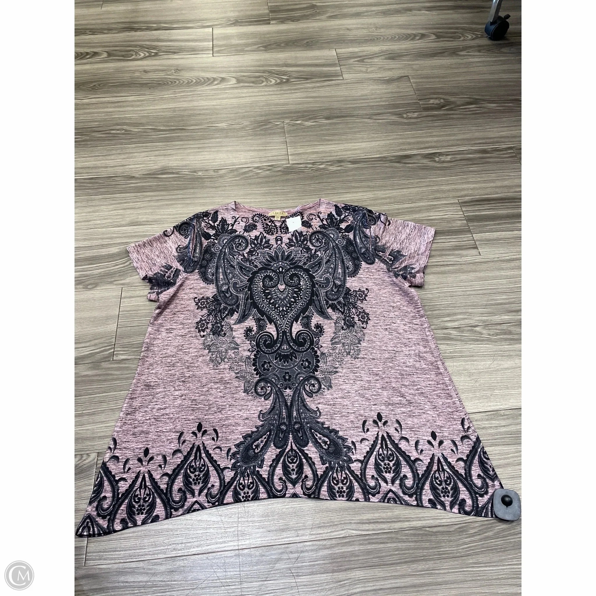 Top Short Sleeve By Lavish In Multi-colored, Size: 2x Practical Wear