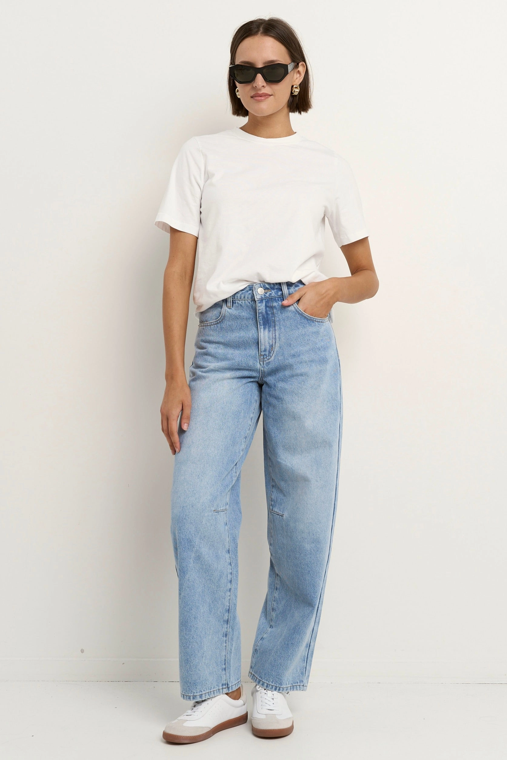 Tough Flex Berlin Ice Blue Mid Barrel Leg Jean