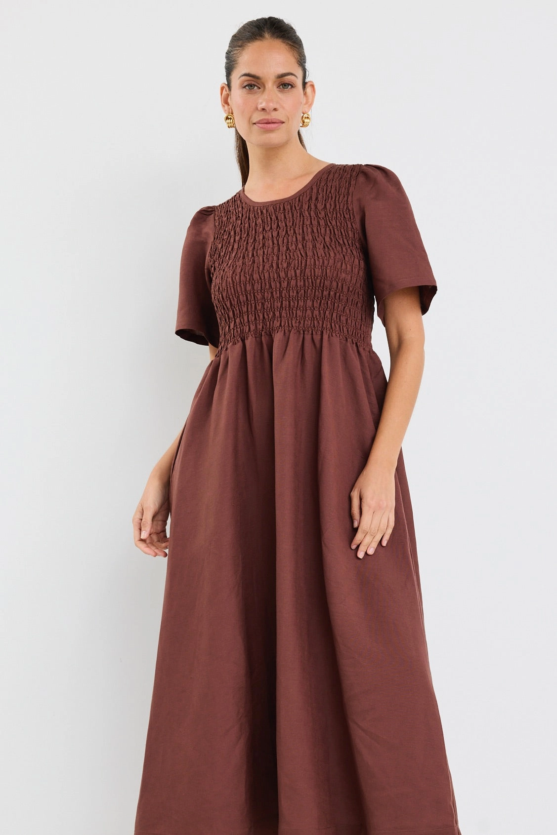 Wren Chocolate Linen Blend SS Shirred Bodice Midi Dress Stylish Line Comfy Detail