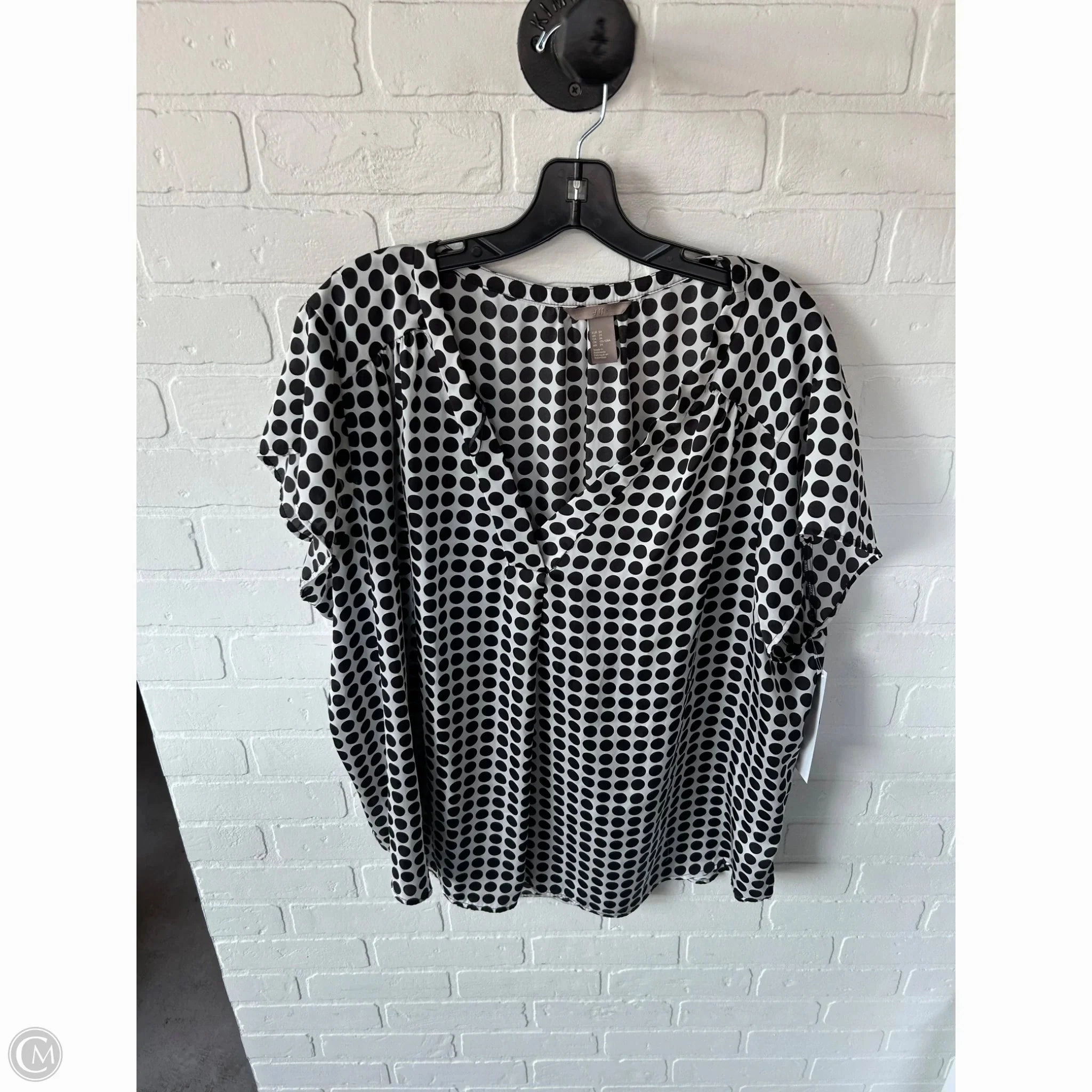 UV Protective Fabric brandable Top Short Sleeve By H&m In black & grey, Size: 3x